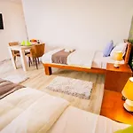 شقة Simo Airport بودغوريتْسا