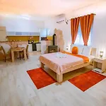 Simo Airport شقة بودغوريتْسا