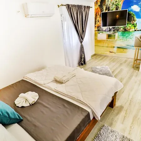 Simo Airport Apartamento Podgorica