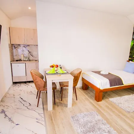 Simo Airport Apartamento Podgorica