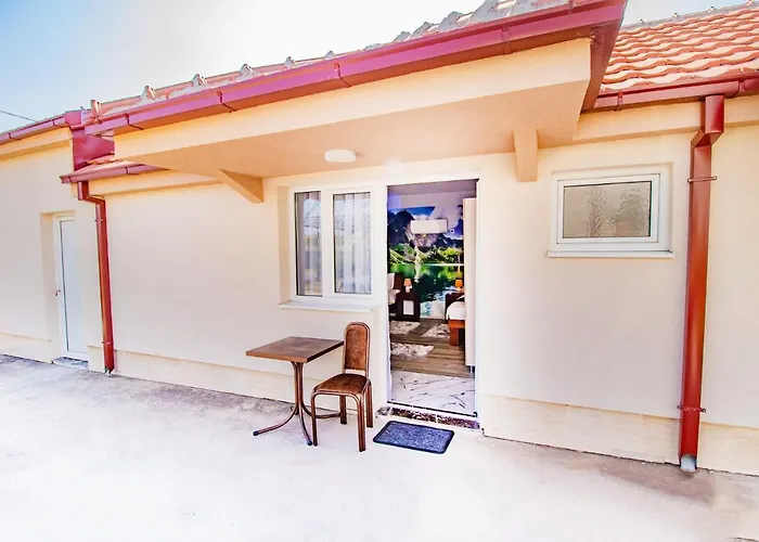 Simo Airport Apartamento Podgorica